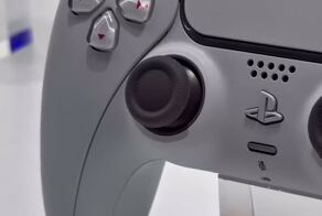 Как выглядит вблизи новый DualSense, выполненный в стиле God of War