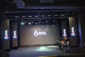 Первый отечественный человекоподобный робот с ИИ упал лицом в пол во время презентации