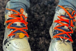 Хидэо Кодзима похвастался дизайнерскими кроссовками в стиле Death Stranding – их ему подарил фанат из Италии