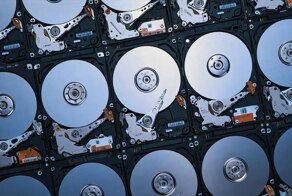 Пользователь Reddit рассказал, что из-за резкого роста цен на жёсткие диски в Великобритании ему оказалось выгоднее слетать в США и купить их там