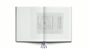 Sony представила фотокнигу и лимитированные кроссовки к 30-летию PlayStation