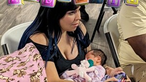 Девушка победила в турнире по Mortal Kombat с младенцем на руках