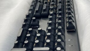 Для девушек с длинными ногтями придумали клавиатуру мечты