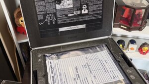 Журналисты получили от Capcom пресс-киты Resident Evil Requiem в тематических чемоданах с ключевыми предметами из игры