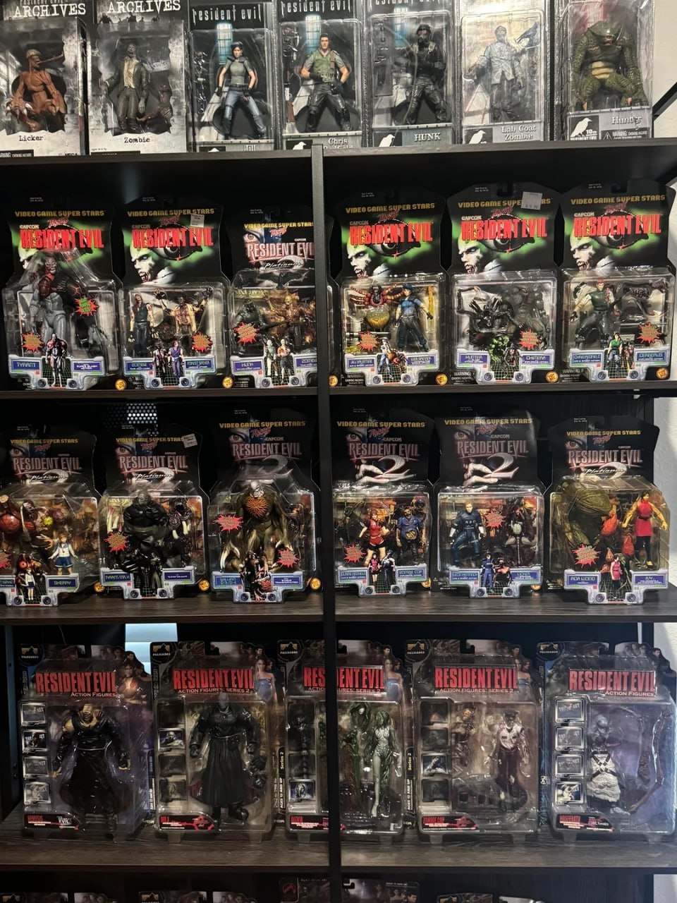 Фанат Resident Evil показал свою комнату, которую собирал и обставлял годами