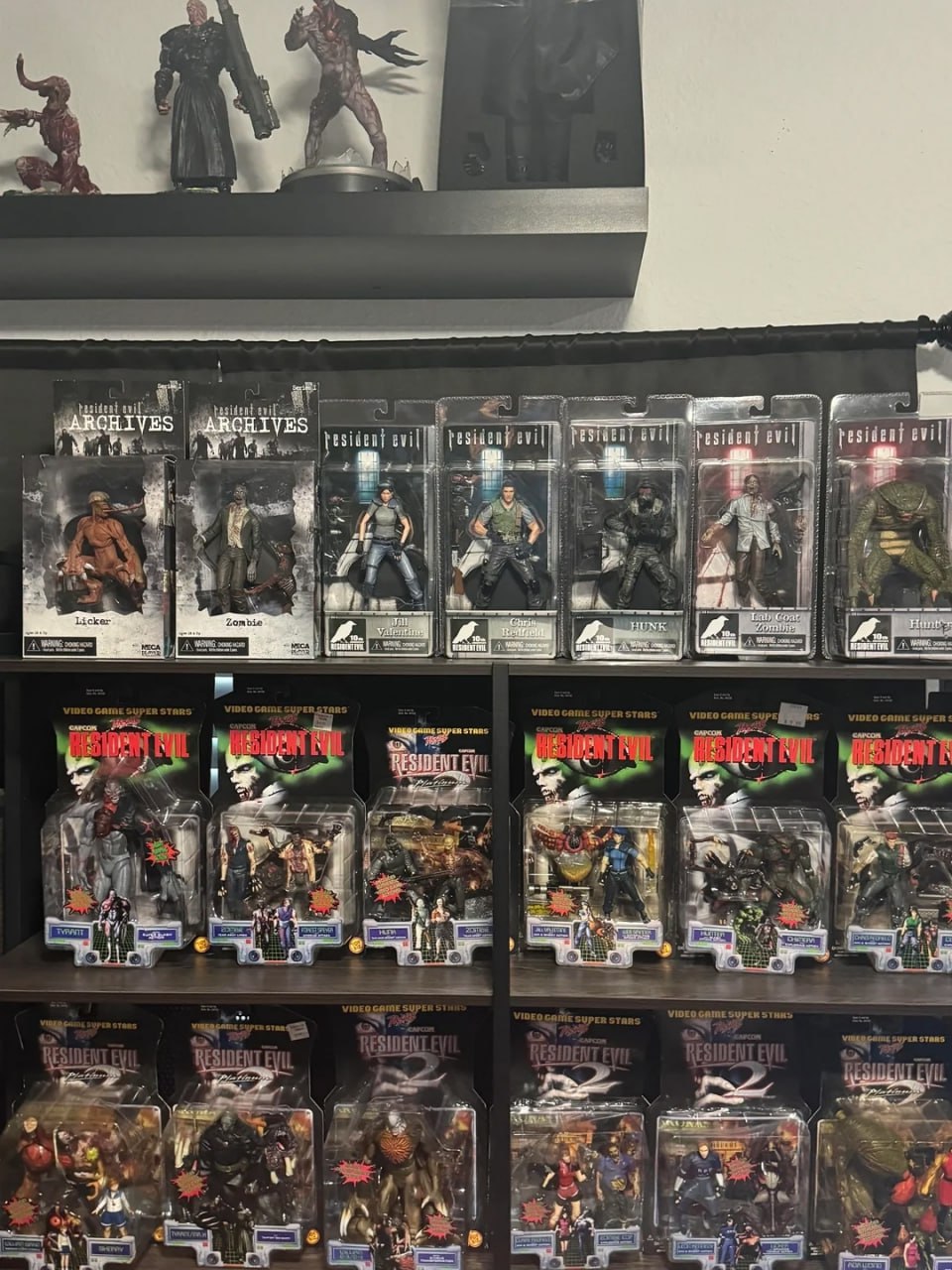 Фанат Resident Evil показал свою комнату, которую собирал и обставлял годами