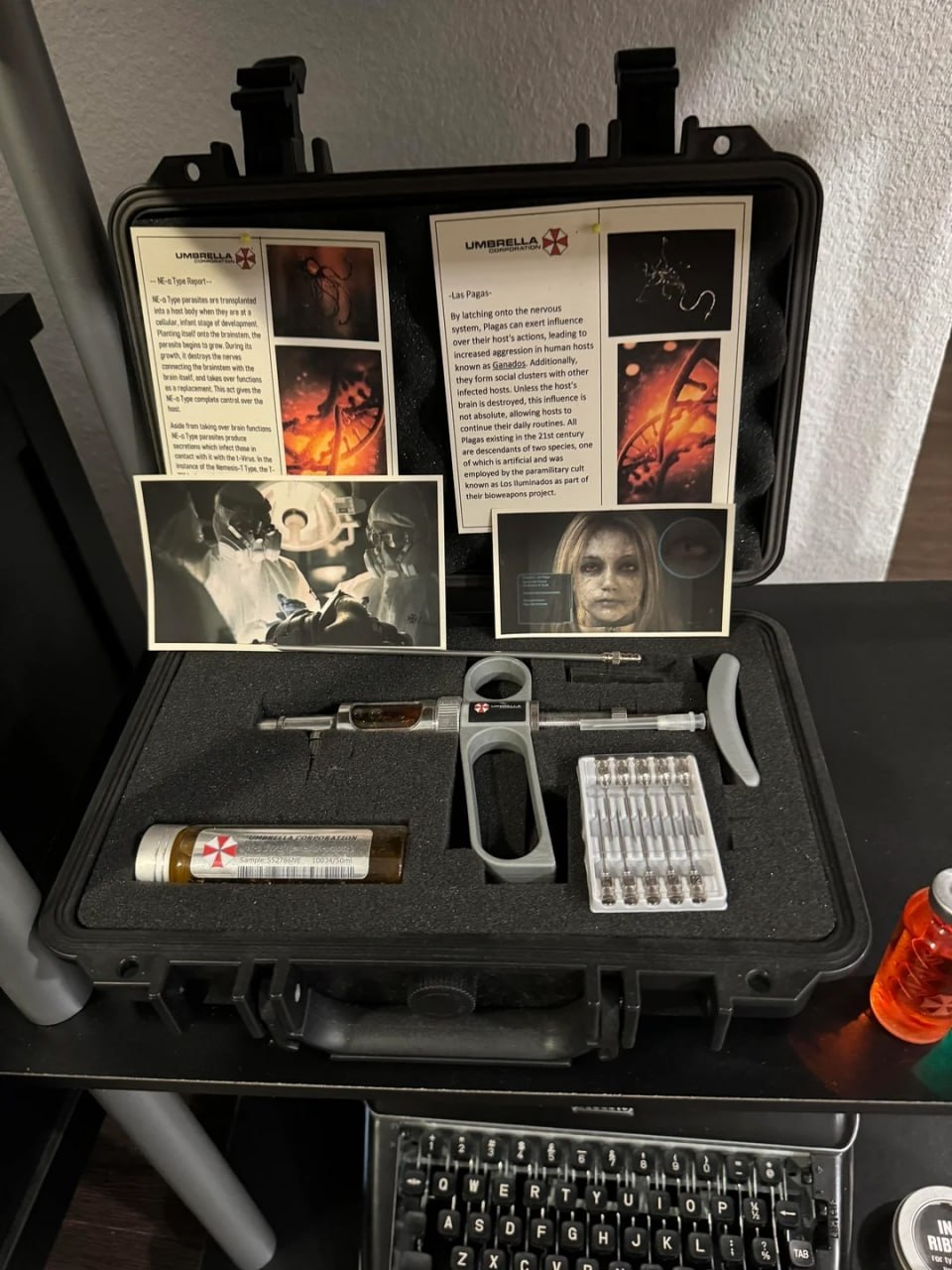 Фанат Resident Evil показал свою комнату, которую собирал и обставлял годами