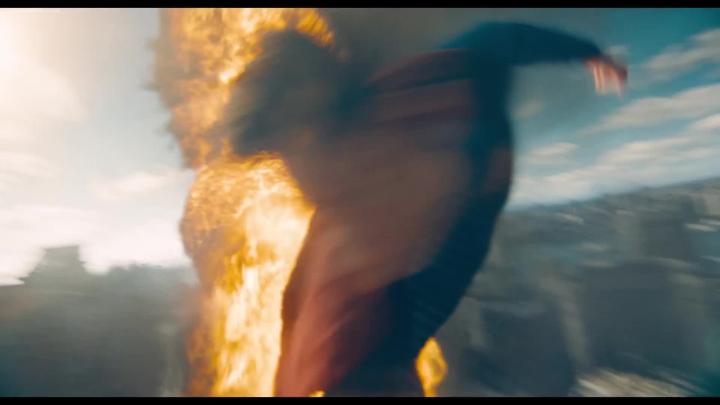 Новый «Супермен» выпустили в «бесплатных кинотеатрах» — его уже называют лучшим супергеройским фильмом года