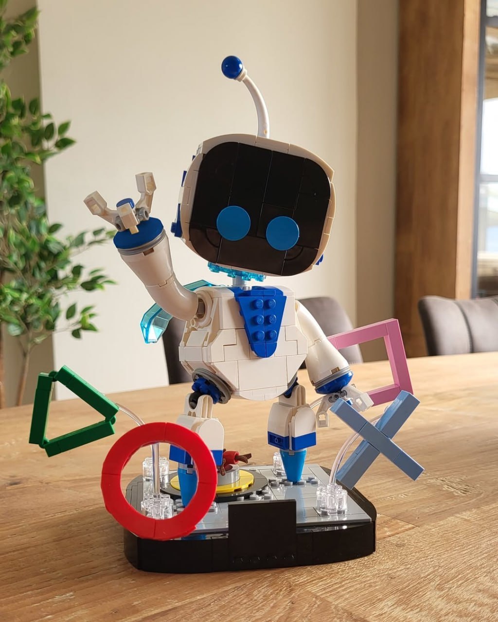 Астро Бота собрали из LEGO