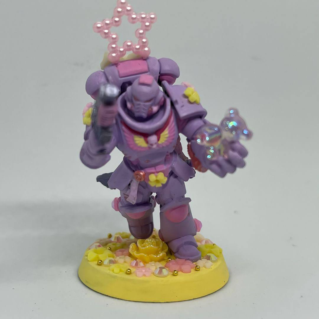 Абсолютно проклято: чувак делает милые версии космодесантников из Warhammer