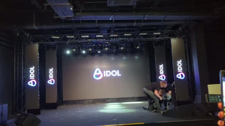 Первый отечественный человекоподобный робот с ИИ упал лицом в пол во время презентации