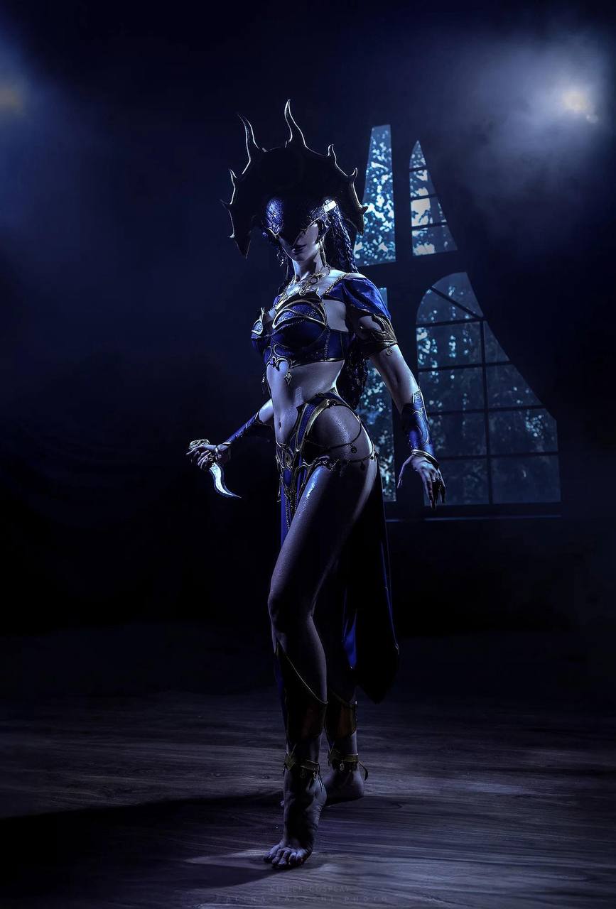 Keller в образе богини Шар из Baldur’s Gate 3