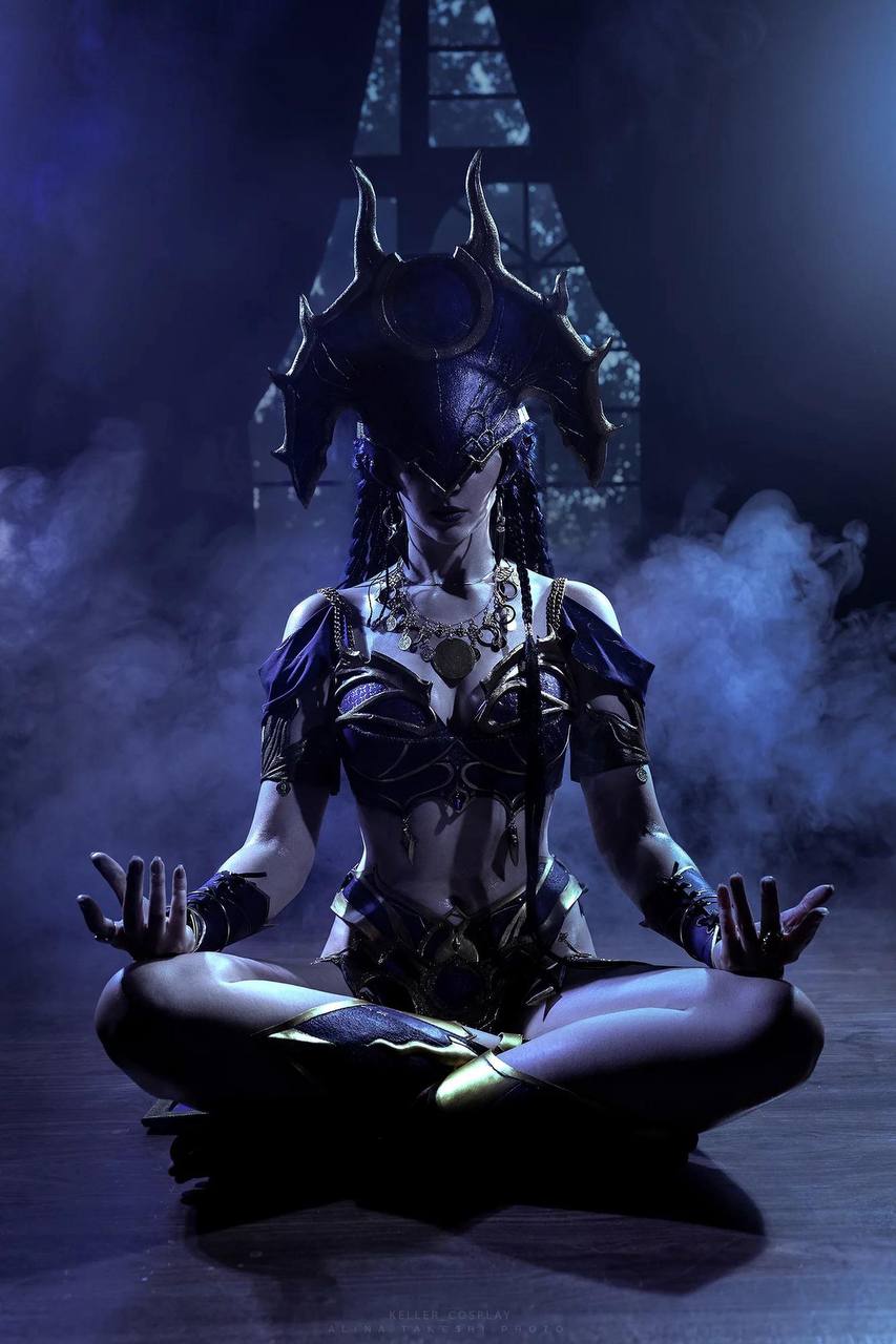 Keller в образе богини Шар из Baldur’s Gate 3